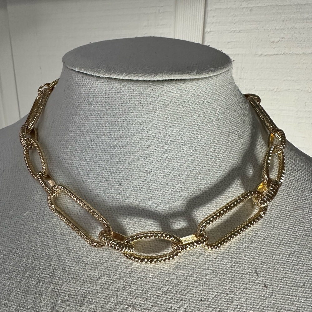 Textured goldtone link Talbots necklace